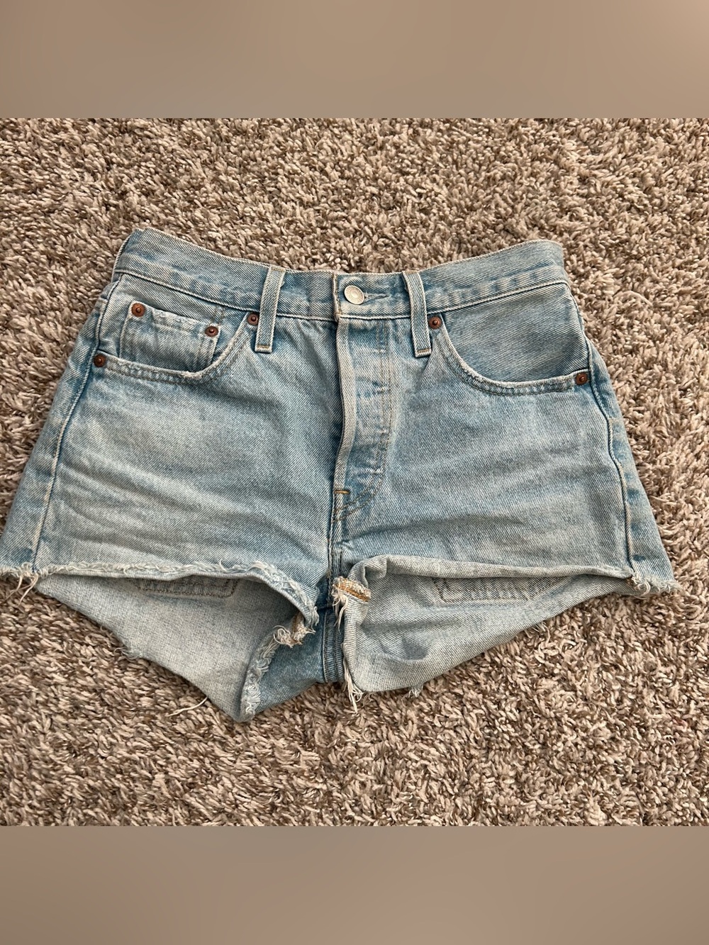 Levi’s 501 Denim Women’s Shorts Distressed Ripped Frayed Hem Light Wash size 25